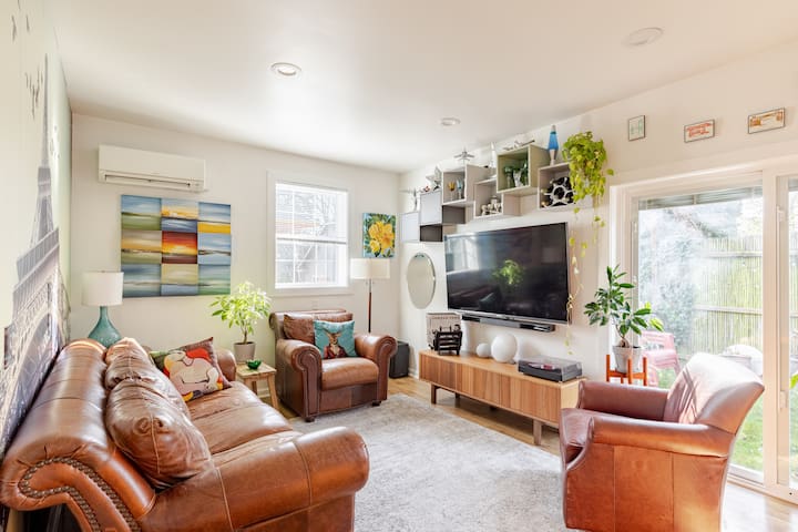 Deluxe 2 BR Irvington Guesthouse with Hot Tub!!