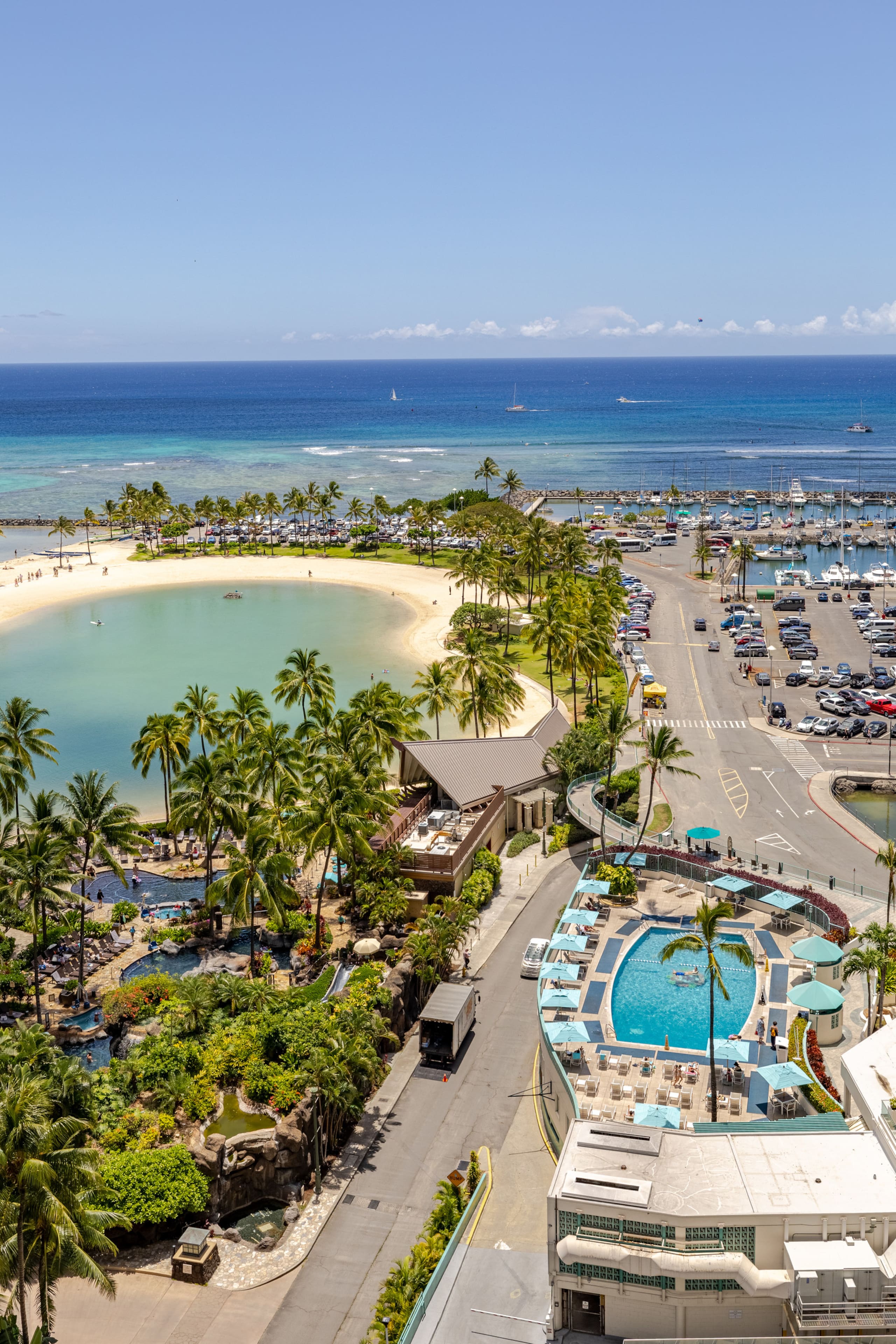 Condo in Honolulu · ★4.91 · 2 bedrooms · 4 beds · 2 private baths - Image 32