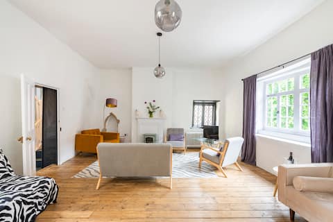 Popular Airbnb listing: Characterful town house on Elm Hill in Old Catton