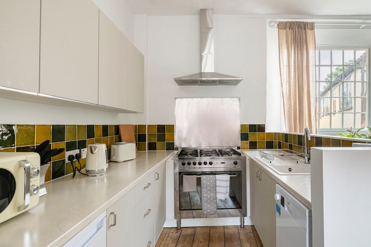 Elm Hill Town House