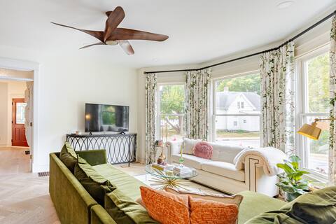 Chic Retreat on Main -3 BR, Wraparound Front Porch
