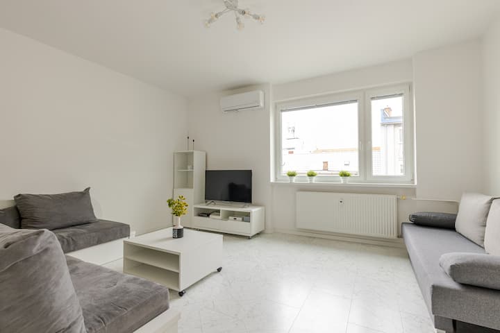 Cozy Studio Apartment In The City Center - Bratislava