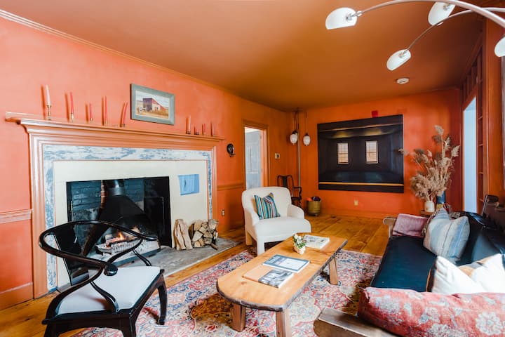 Elegant Room At Eileen Of Mystic - Stonington, CT