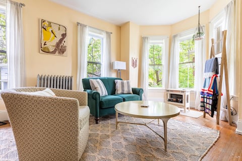 A Winemaker's Retreat - 2BR in Downtown Geneva, NY
