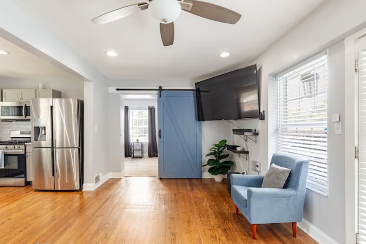 Private Pool & Hot Tub Getaway! - Decatur, GA