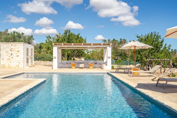 VILLA DOMINIQUE: relax&piscina a pochi km dal mare