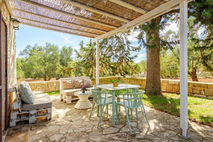 VILLA DOMINIQUE: relax&piscina a pochi km dal mare gallery image 5