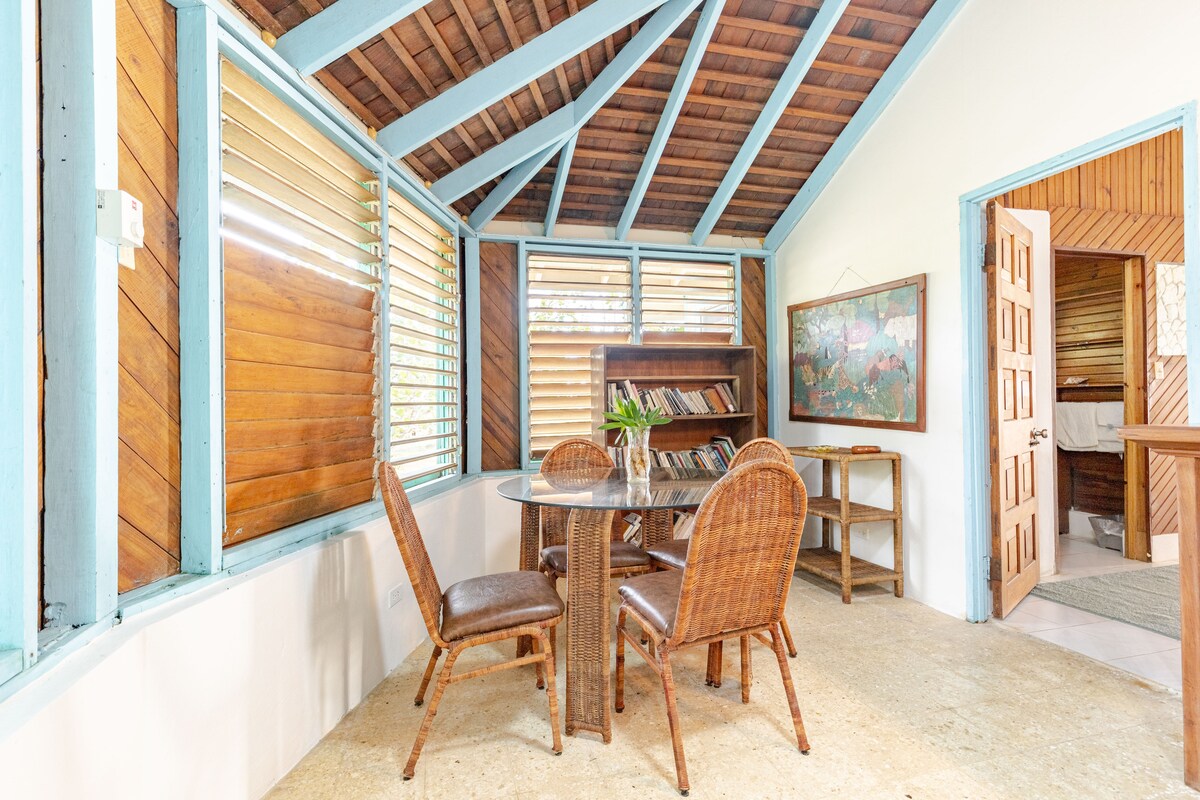 Ocean Breeze House 2bed/2bath - Bungalows for Rent in Negril