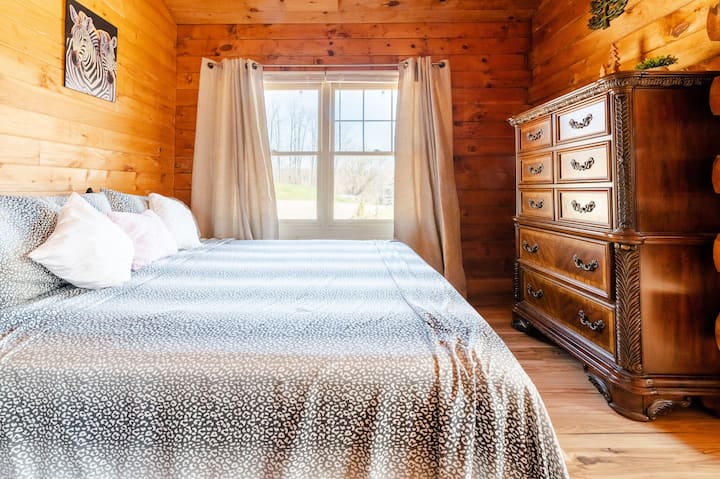 Guesthouse Bedroom
King Bed, Queen Sofa Bed, Foosball, 50" Smart TV