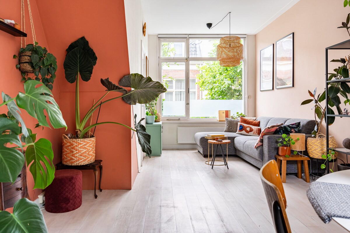 Popular Airbnb listing: Cosy house with garden, next to park & city centre in Nederland