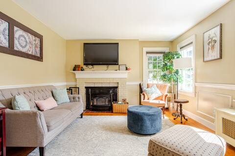 Benton House, Sleeps 10, King Bed Primary