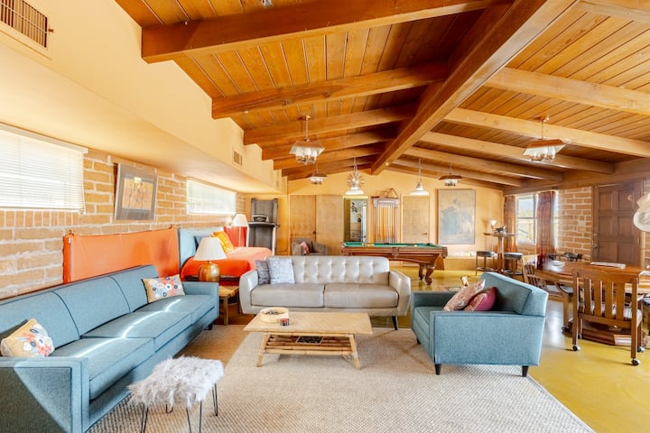 Large Pool House On 3 Acres W/ Great Mountain View - Tohono Chul Gardens, Galleries, and Bistro