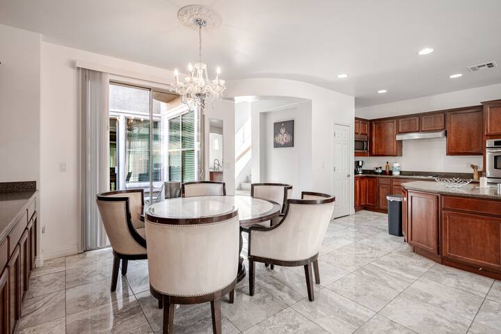 EDC Castle 5 * 2 Masters * 4000 sq feet * Gated gallery image 2