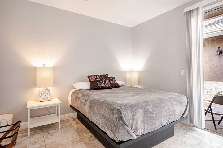 EDC Castle 5 * 2 Masters * 4000 sq feet * Gated gallery image 4