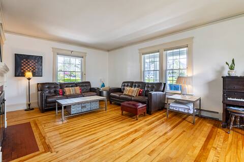 CHARMING LARGE 3 Bedroom Entire Home