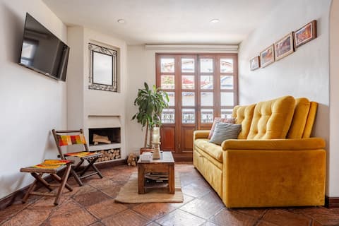 Cozy apartment,  fireplace & cityview @XiaXueHouse