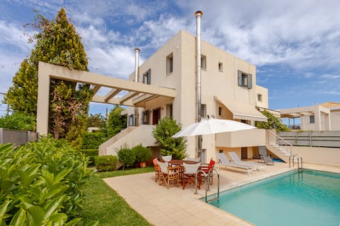 Villa Norita with private pool close to the sea