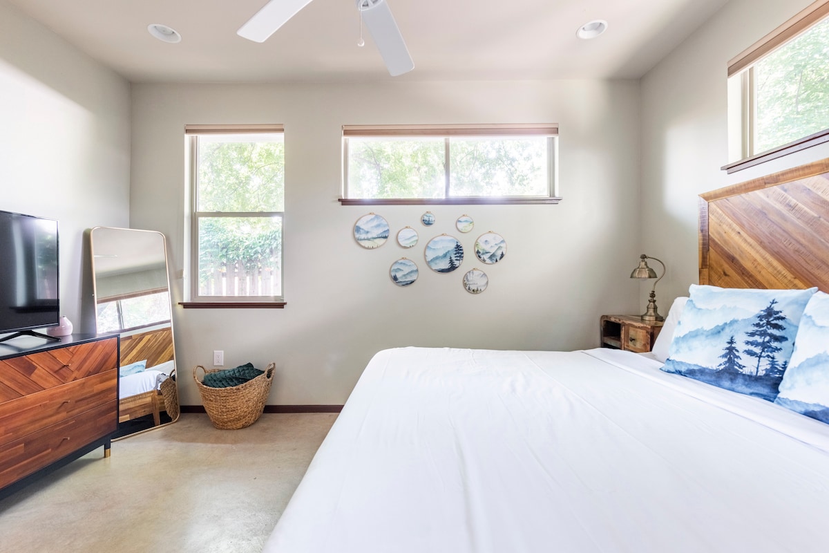 East-Austin Oasis - Peaceful & Centrally Located