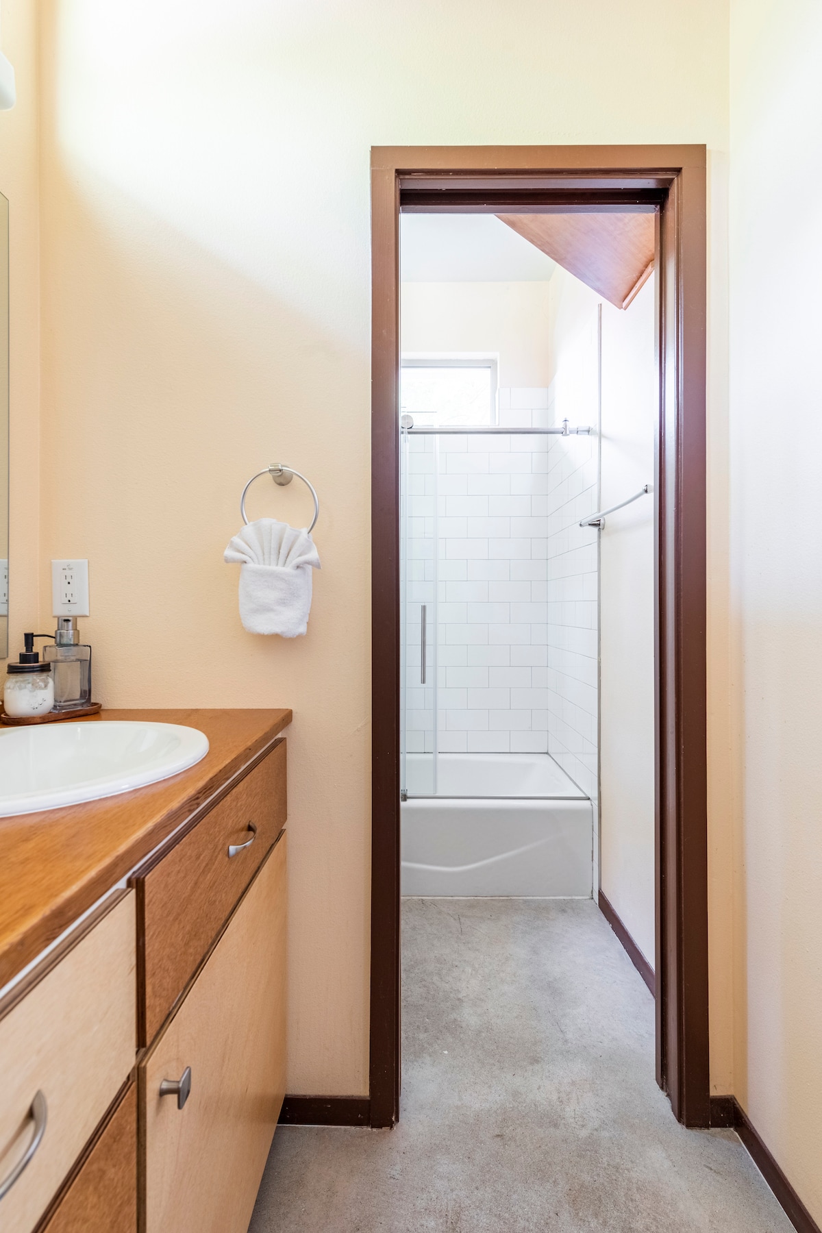 East-Austin Oasis - Peaceful & Centrally Located
