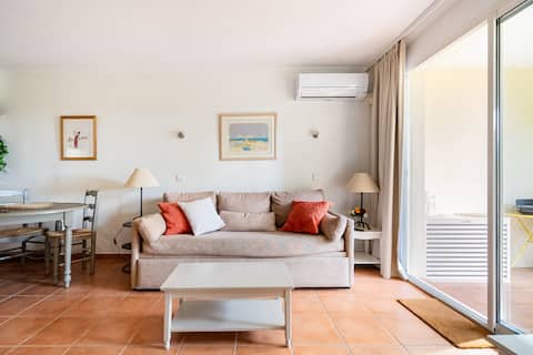 Top performing Airbnb: Coeur Provence, renovated T2, air conditioning, golf, swimming pool, in Mallemort