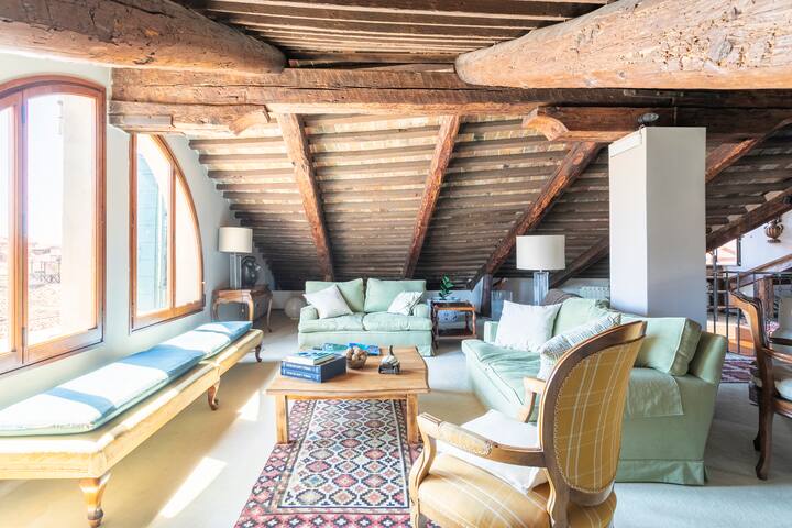 SAN MARCO! Stunning Penthouse with terrace! gallery image 2