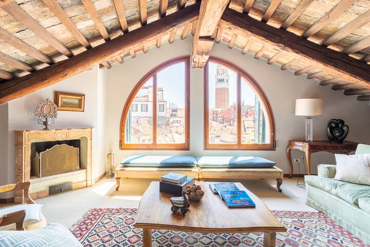 SAN MARCO! Stunning Penthouse with terrace! gallery image 3