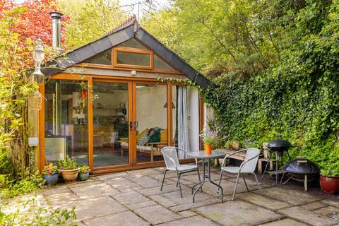 Self Contained One Bedroom Cornish Chalet