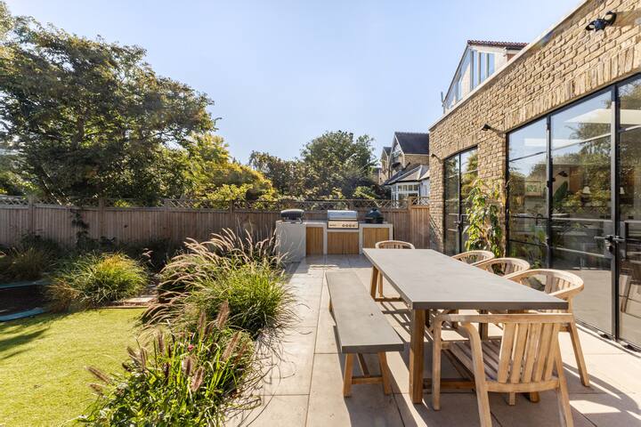 Great 5 bedroom house in vibrant Teddington. gallery image 4