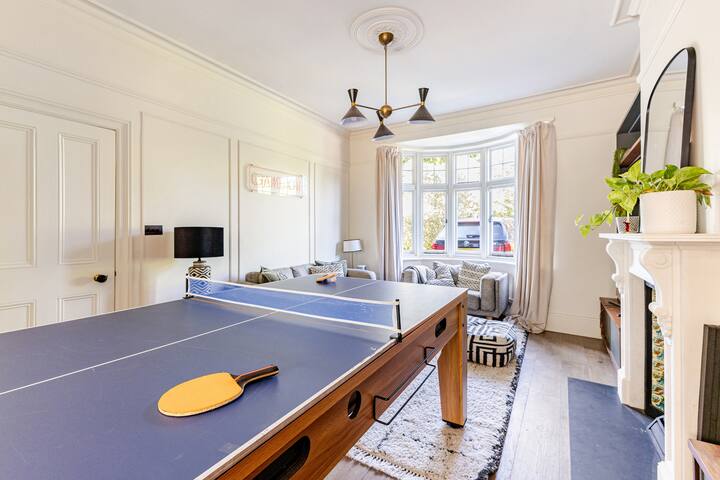 Great 5 bedroom house in vibrant Teddington. gallery image 5