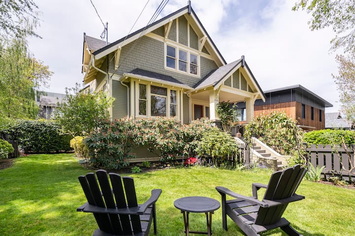 GORGEOUS HERITAGE HOME walk to town