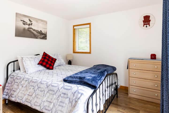 Queen size bed in second bedroom: on the main level, with walk out sliding glass doors to the  wrap around deck.