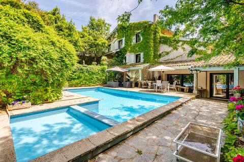 Charming property in its green setting