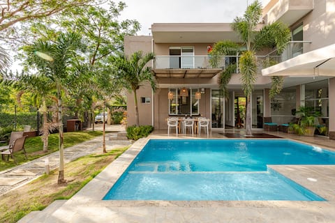 Beautiful House with a swimming pool