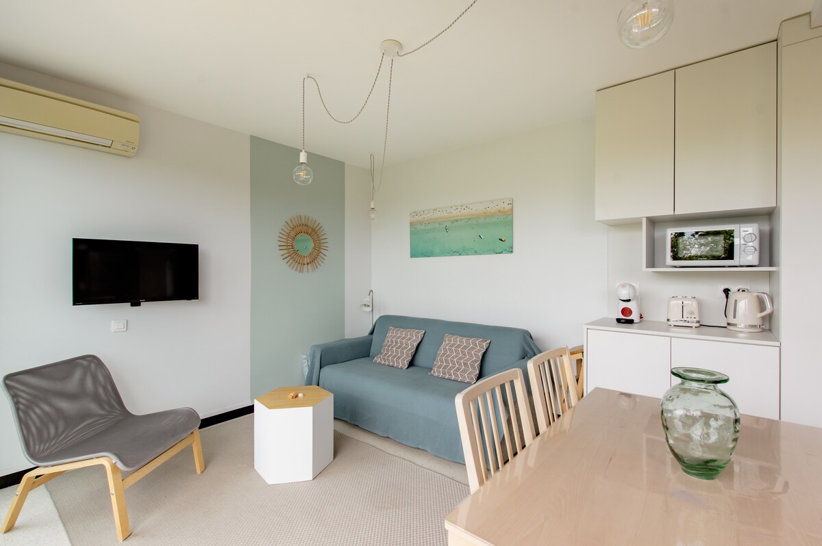 Annonce Airbnb populaire: Chez Alice, Pretty 2nd-floor bright beachfront apartment à Palavas Les Flots