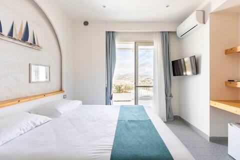 Deluxe room overlooking the sea in Agriturismo Lavinum