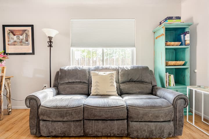 Southwest Escape | 2br W/ Private Entry + Patio - Albuquerque, NM