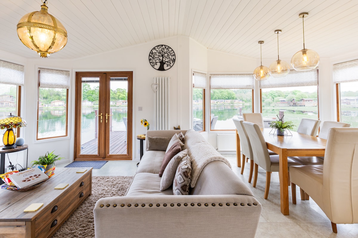 Popular Airbnb listing: Amity lakeside lodge luxury renovated lodge in Warton