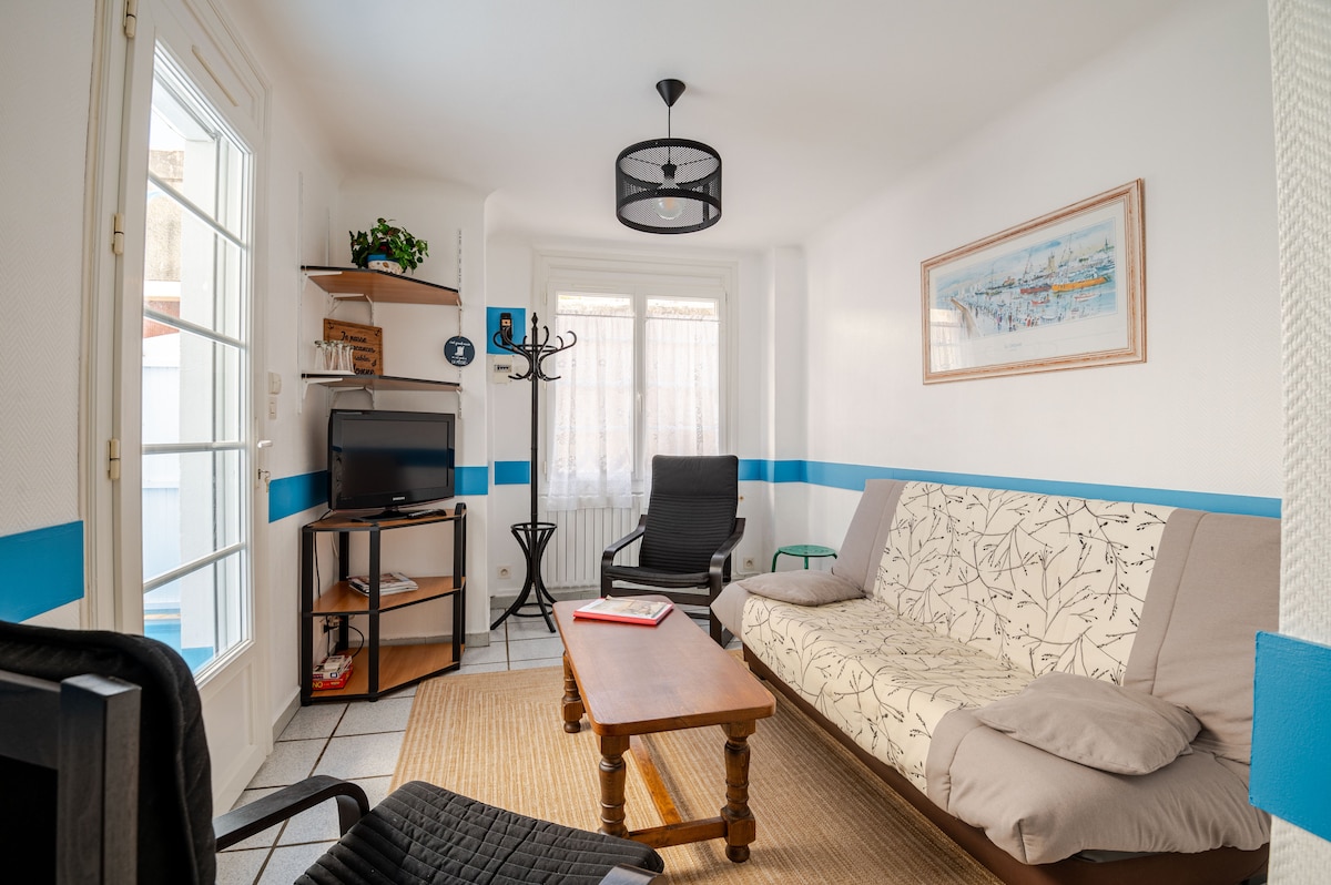 Top Airbnb: Charming Fisherman's House between Ports & Beach à Les Sables D'olonne