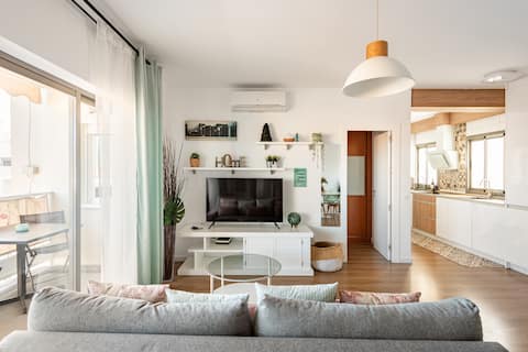 Popular Airbnb listing: Malaga Marble Center in Perchel Norte