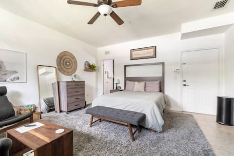 Boynton Studio - 1bed 1bath w/ private parking