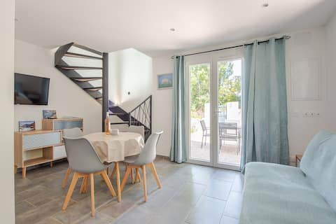 large 50 m2 2 bedroom air-conditioned near Côte Bleue