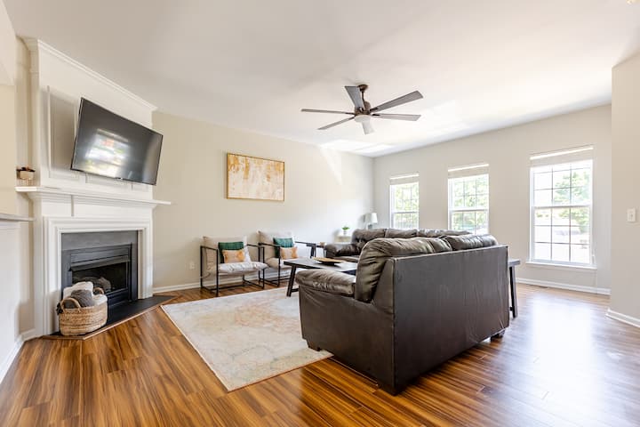 Spacious Home- Central To Airport, Crabtree & Food - Raleigh, NC