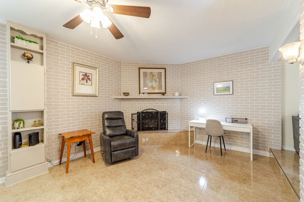 Heated pool, short drive to beach