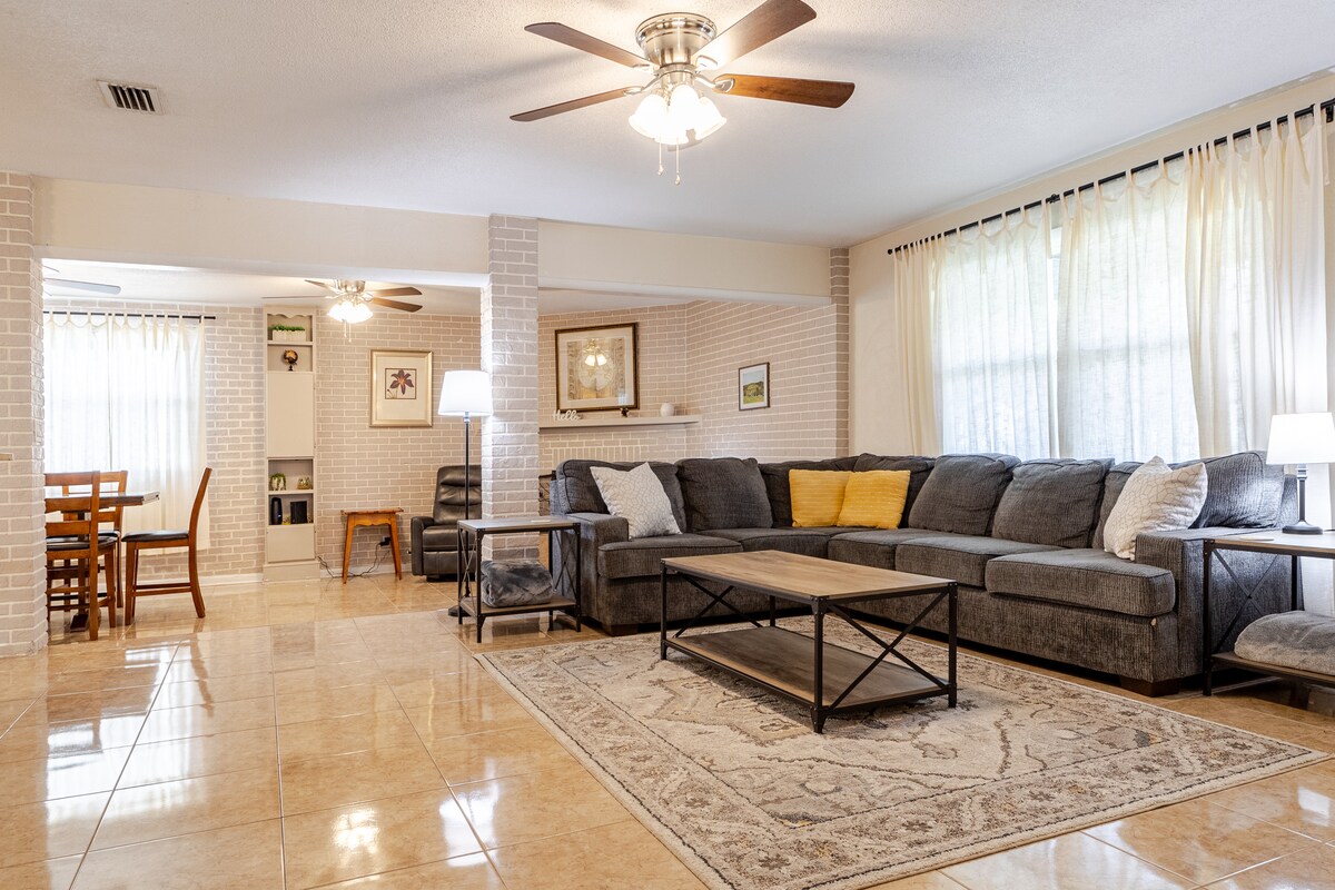 Heated pool, short drive to beach