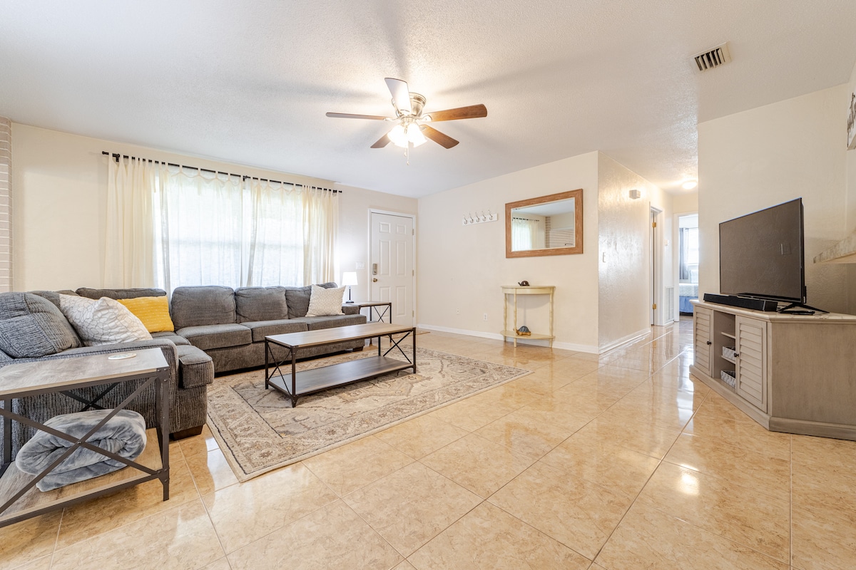 Heated pool, short drive to beach