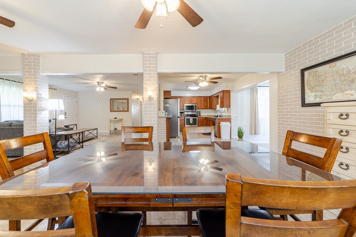 Heated pool, short drive to beach
