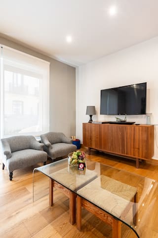 Modern air-conditioned flat in city center