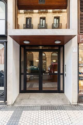 Modern air-conditioned flat in city center gallery image 5