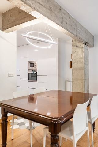 Modern air-conditioned flat in city center gallery image 2