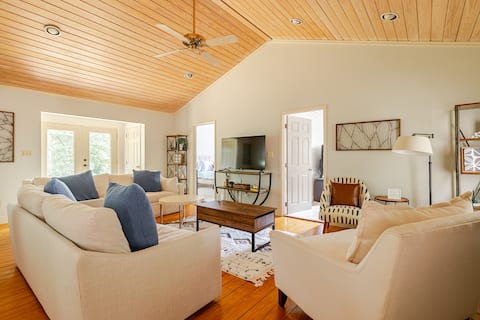 The Cozy Treehouse- An oasis, only 7 mins from UA!